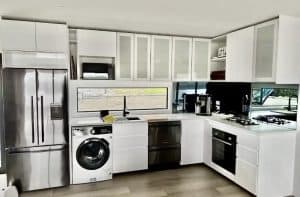 Full kitchen