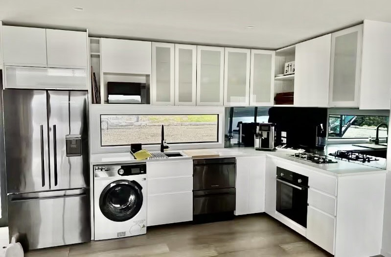 Full kitchen